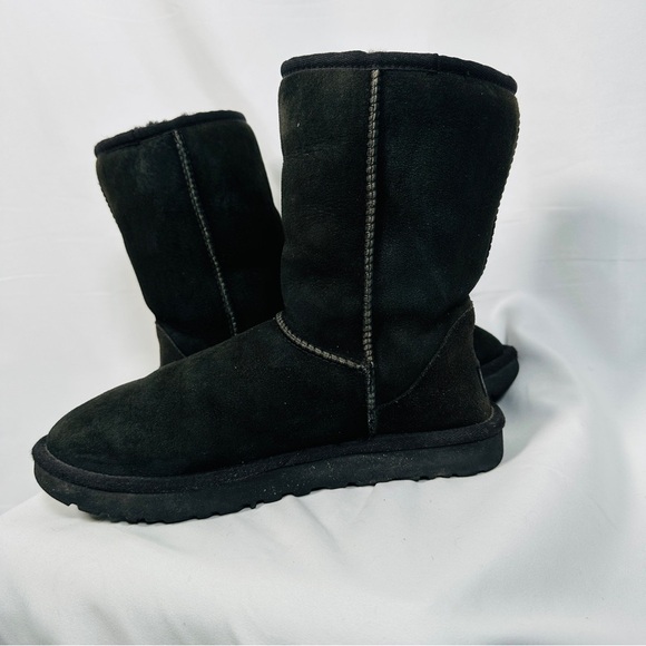 UGG Classic Short II Suede Shearling Boots Black Cozycore Size 8 - Picture 12 of 13